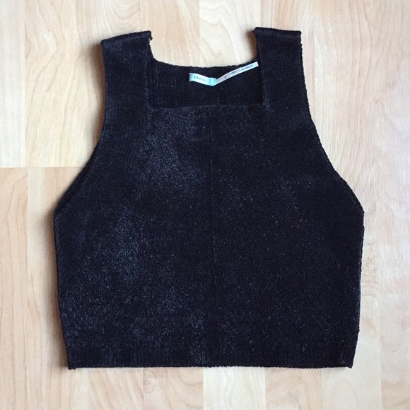 Urban Outfitters crop top 🖤 - Picture 3 of 5